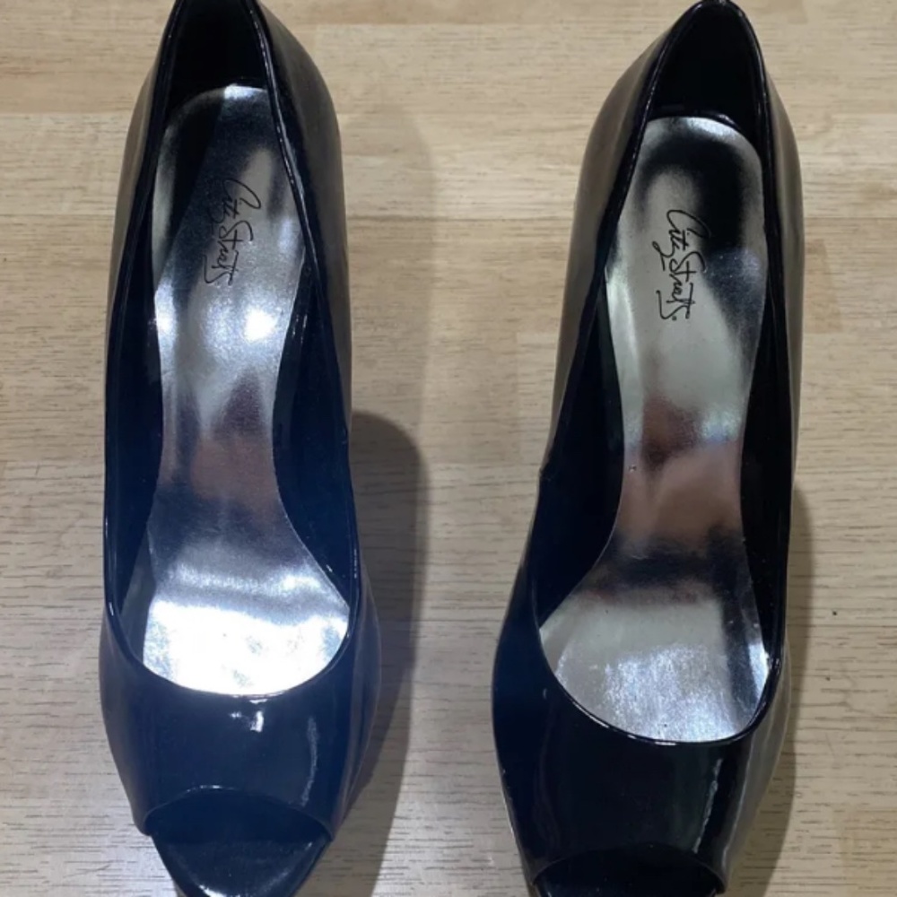 City Streets Black high heels. Size 10
